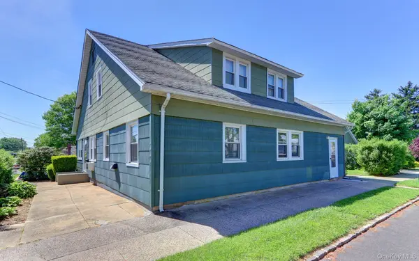 54 Mckinley AVE #2nd Floor, Albertson, NY 11507