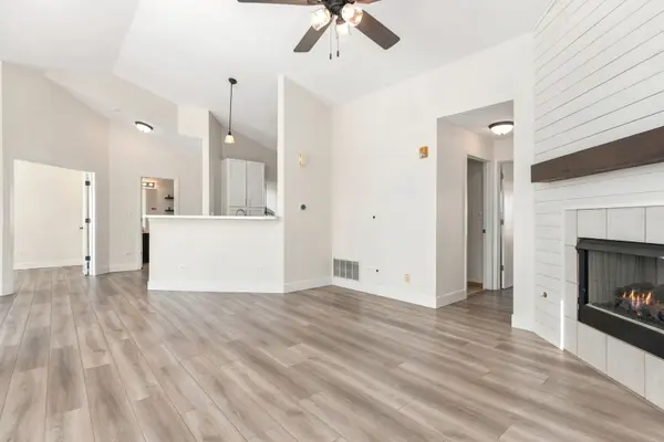 2927 Rutland CIR #202, Naperville, IL 60564
