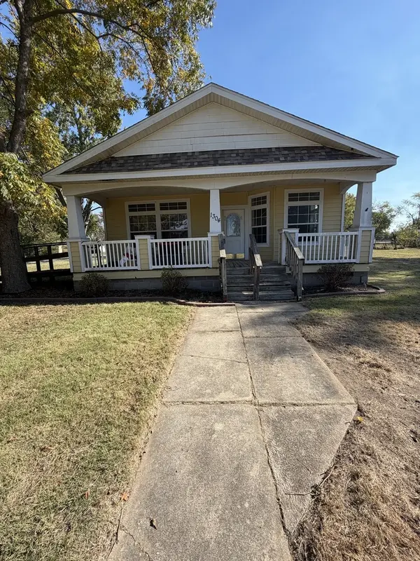 1304 S Rotan ST, Salem, IL 62881