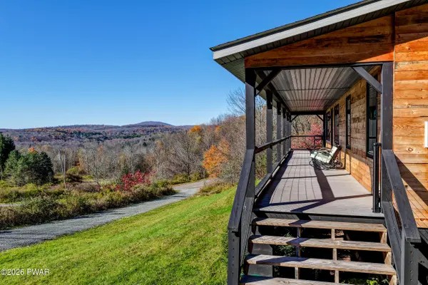 28 Mansfield RD, Equinunk, PA 18417