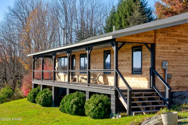 28 Mansfield RD, Equinunk, PA 18417
