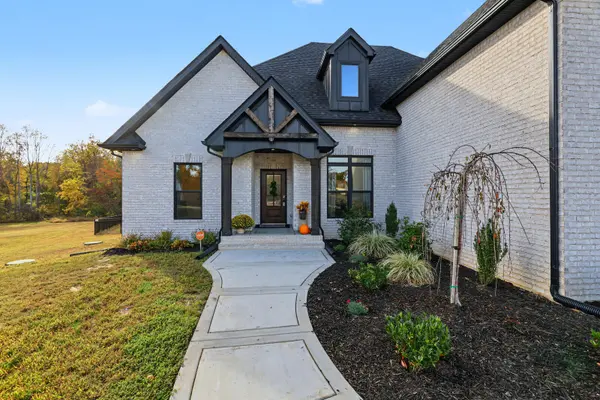 422 Young Ln, Pleasant View, TN 37146