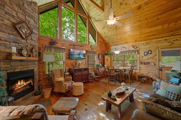 3209 Bear Country Way, Sevierville, TN 37876