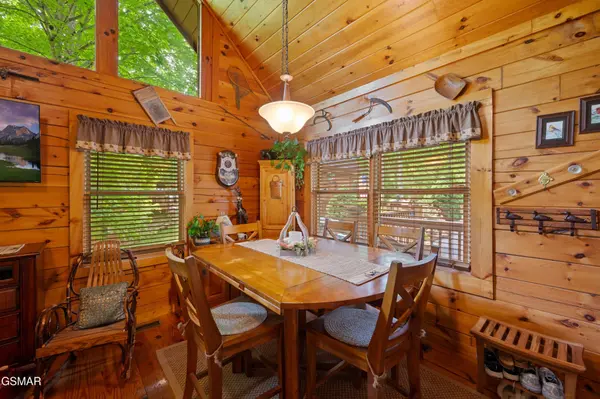 3209 Bear Country Way, Sevierville, TN 37876