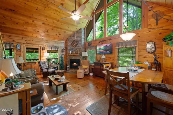 3209 Bear Country Way, Sevierville, TN 37876