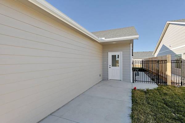 3835 S Blue Lake Ct, Wichita, KS 67215