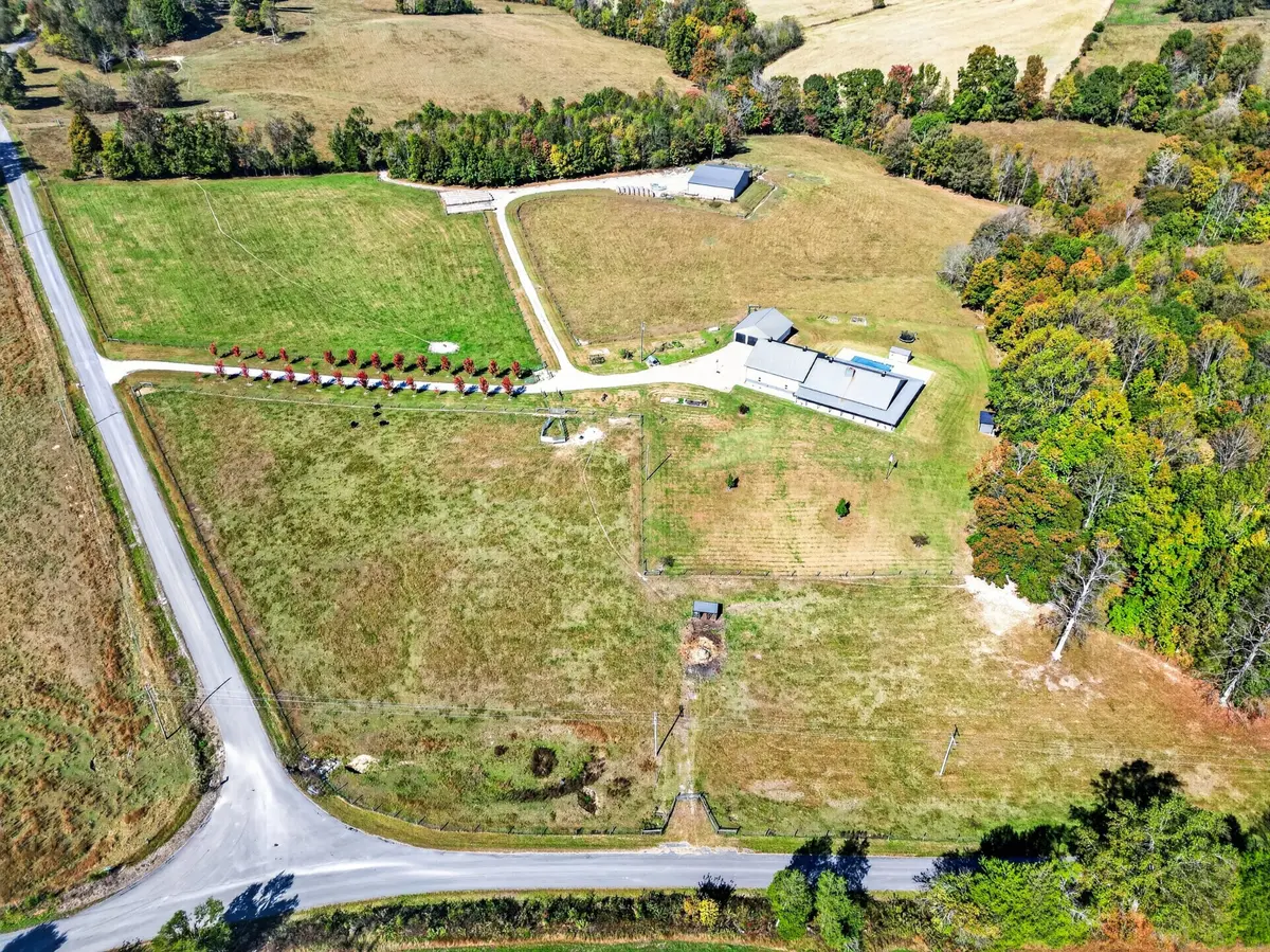 1120 Old Union Rd, Hilham, TN 38568