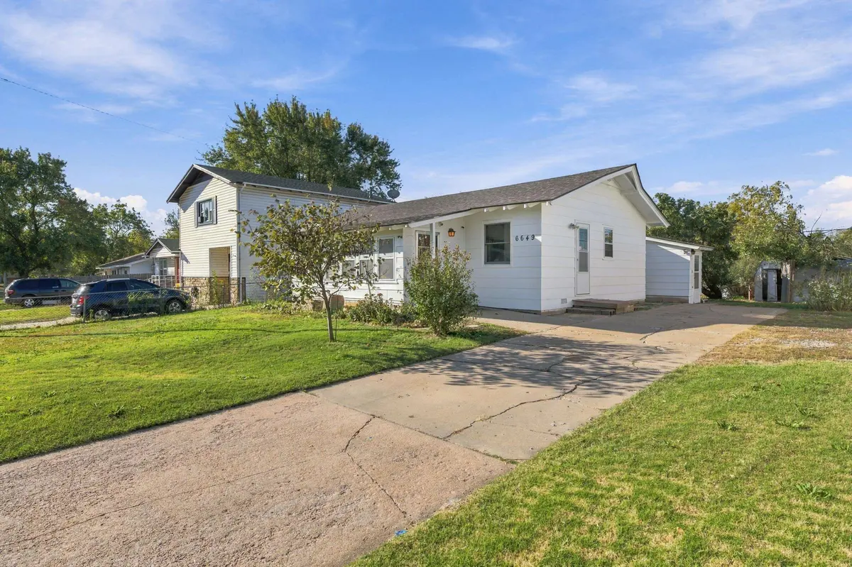 6649 N Randall St, Park City, KS 67219