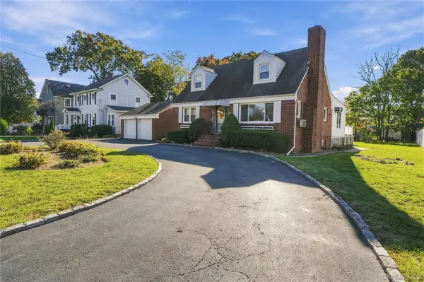 215 Oak ST, Bellmore, NY 11710