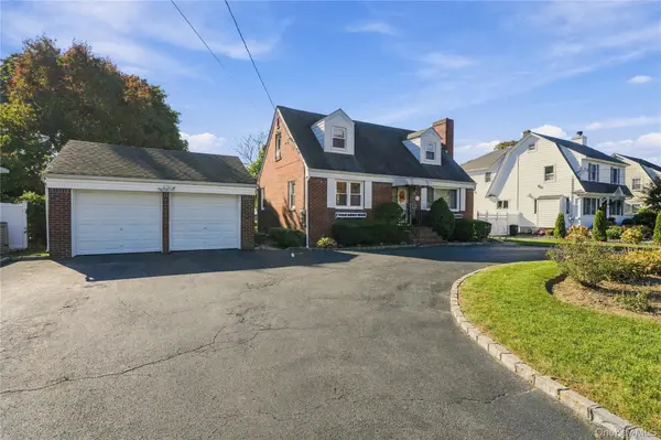 215 Oak ST, Bellmore, NY 11710