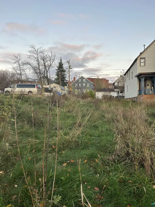 2413 W 3rd St, Duluth, MN 55806