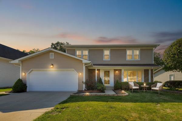 720 Dunhill DR, Buffalo Grove, IL 60089