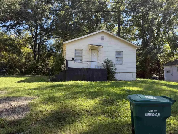 701 Whiteoak LN, Greenwood, SC 29649
