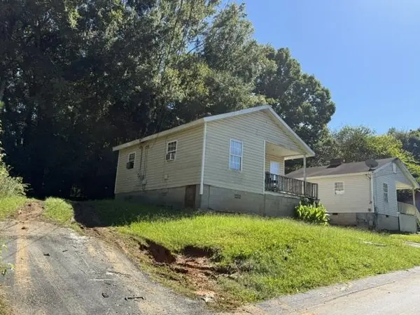 701 Whiteoak LN, Greenwood, SC 29649