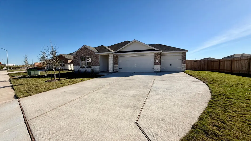 205 Corniche CIR, Hutto, TX 78634