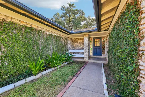 319 McClendon DR, Elgin, TX 78621