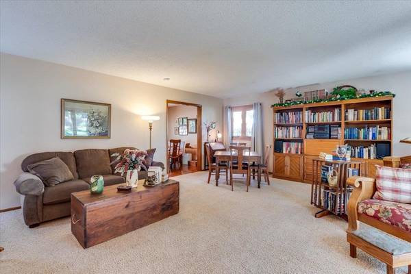 619 N Briarwood Rd, Derby, KS 67037