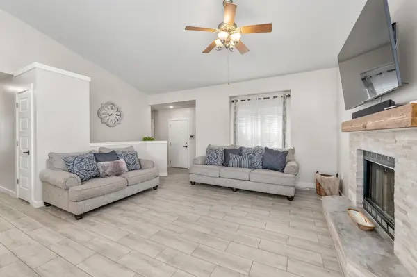 703 S Red Oaks Cir, Wichita, KS 67207