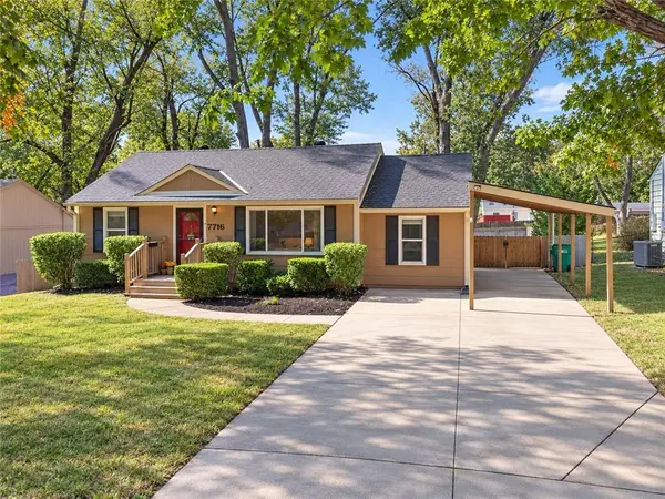 7716 Robinson ST, Overland Park, KS 66204