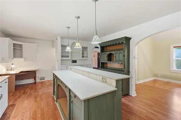 8816 Sleepy Hollow RD, Kansas City, MO 64114