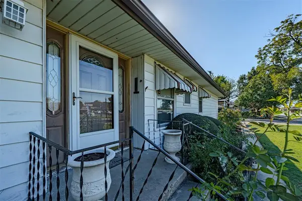 132 SW 2nd ST, Moore, OK 73160