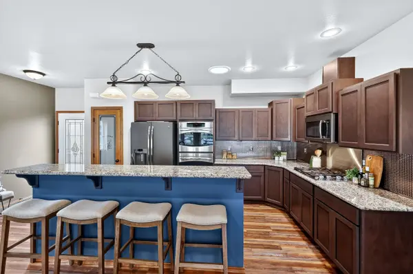 1003 S Henry Rd, Greenacres, WA 99016