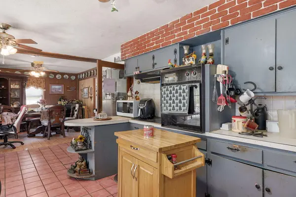 1100 N Farm Rd 123, Springfield, MO 65802