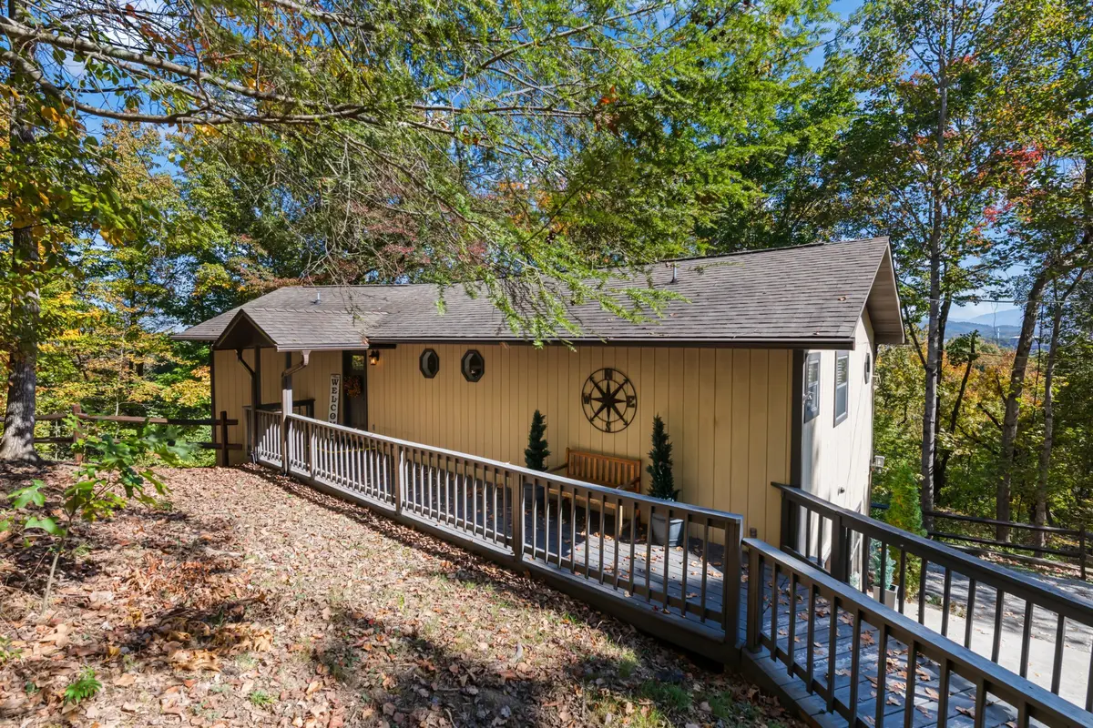 742 Lloyd Huskey Rd, Pigeon Forge, TN 37863