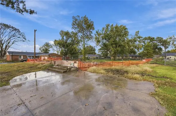 829 17th TER, Ottawa, KS 66067