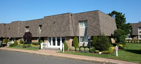 30 Philip WALK #PW30, West Babylon, NY 11704