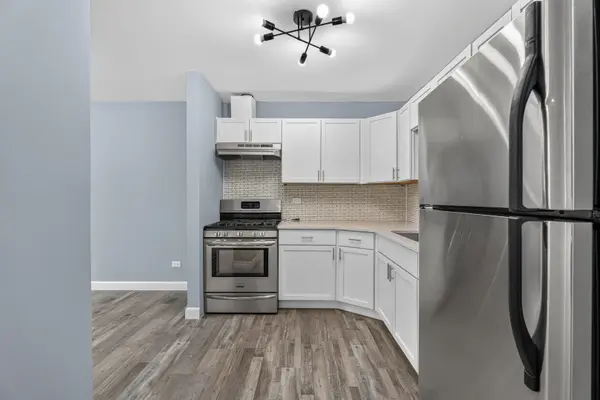 9745 S Karlov AVE #205, Oak Lawn, IL 60453