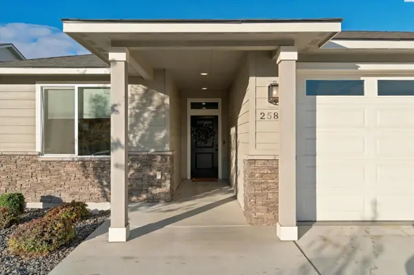 2585 Sunray Ave, Richland, WA 99352