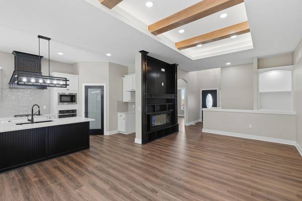 443 E Karla Ave, Haysville, KS 67060