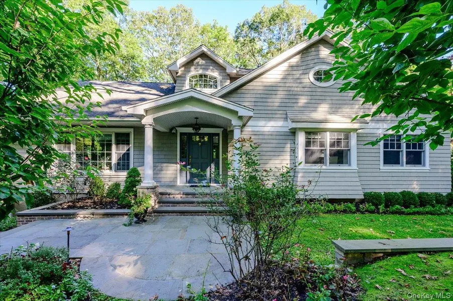 49 Pine DR, Cold Spring Harbor, NY 11724