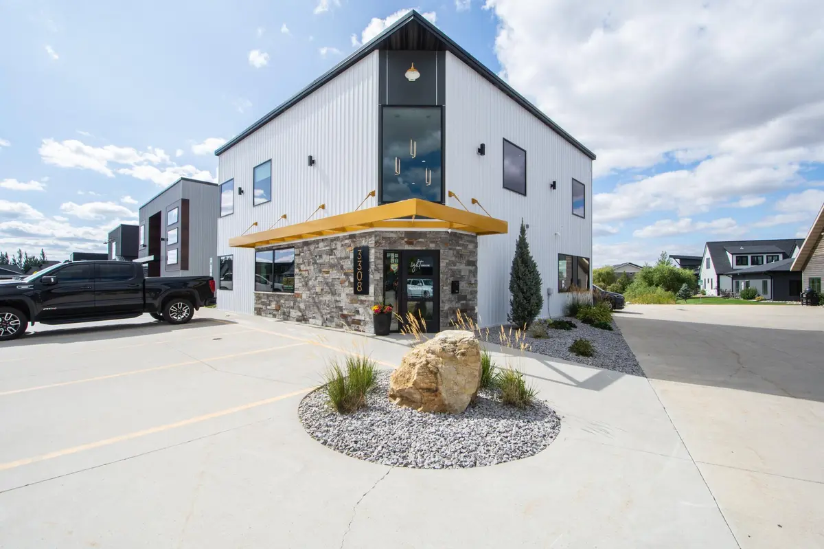 3308 Oak Ridge Way WAY E, West Fargo, ND 58078