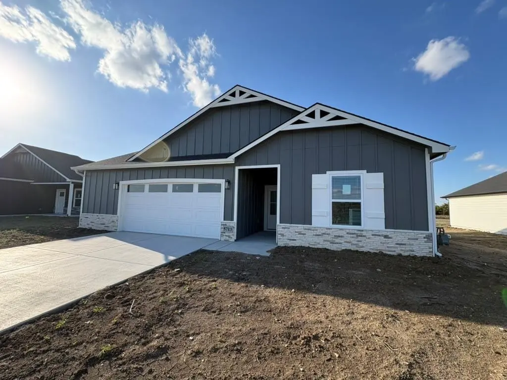 5713 Plumthicket St, Bel Aire, KS 67226