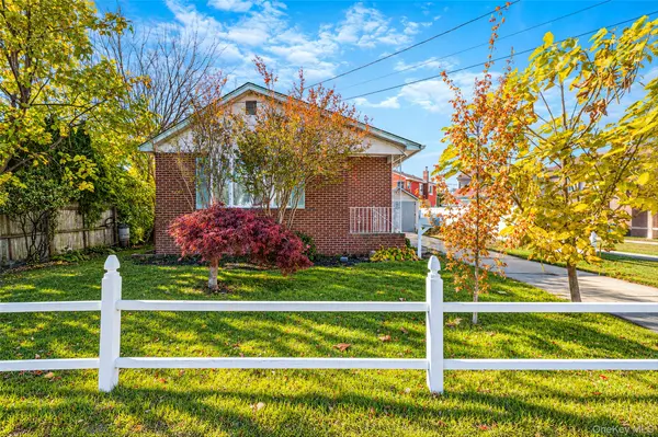 755 Hancock PL, Lindenhurst, NY 11757