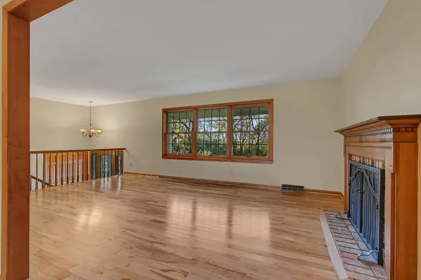 12650 Roberts DR, Eden Prairie, MN 55346