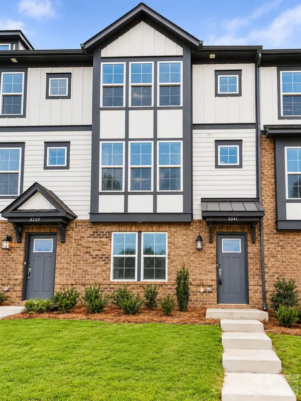 3241 Stelfox ST, Charlotte, NC 28262