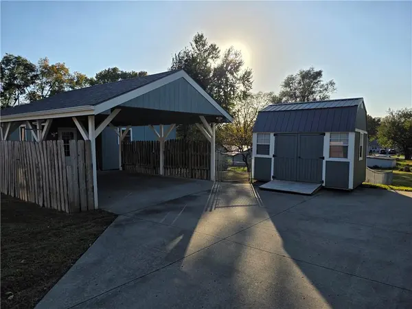 711 E Beth ST, Lansing, KS 66043