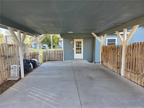 711 E Beth ST, Lansing, KS 66043