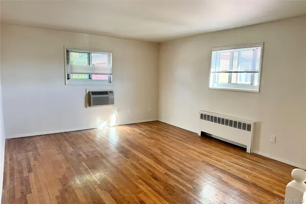 31 Barbara CT #31, Sayville, NY 11782