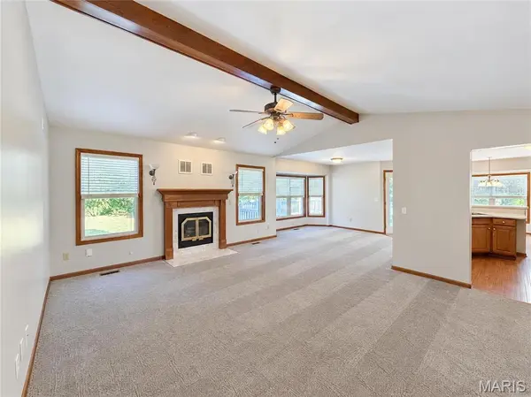 1025 Seine DR, Lake St Louis, MO 63367