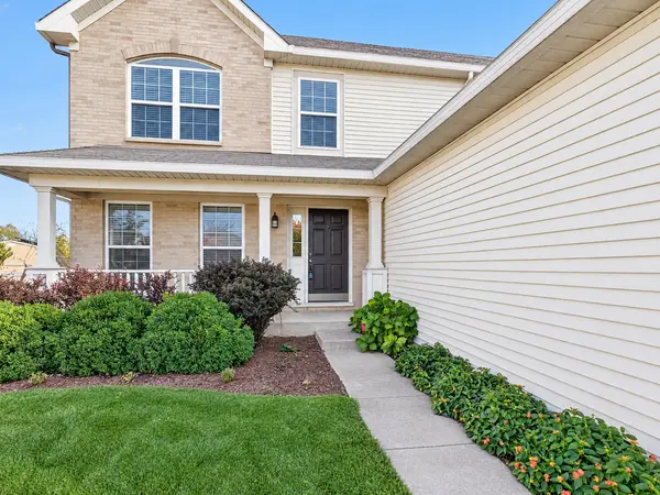 1911 Cameron DR, Hampshire, IL 60140
