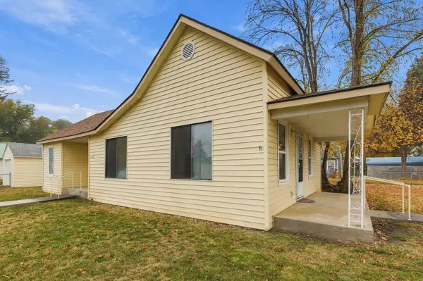 1002 12th St, Davenport, WA 99122