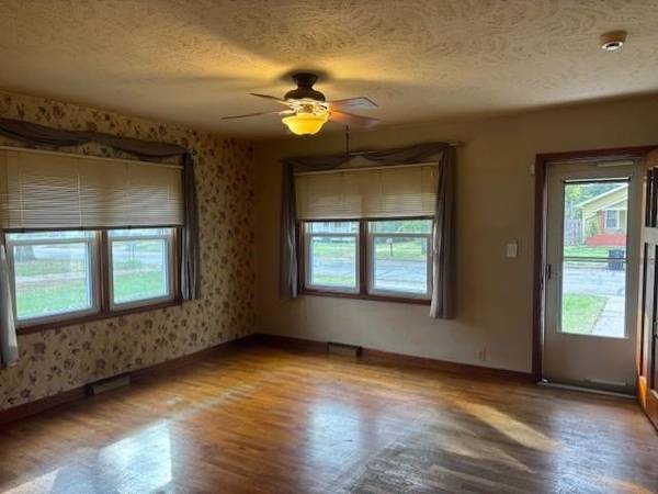 1012 N 8th St., Salina, KS 67401