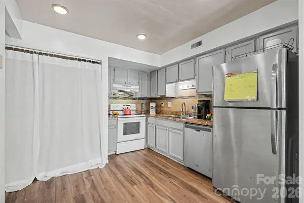 7406 Mystic LN, Charlotte, NC 28227