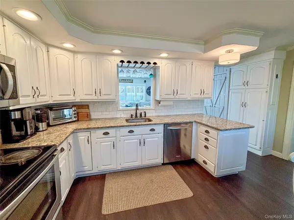 171 Smith AVE, Islip, NY 11751