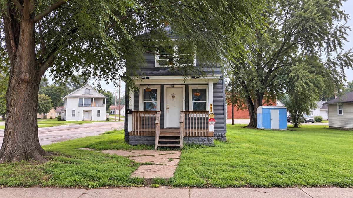 302 12th ST, East Moline, IL 61244