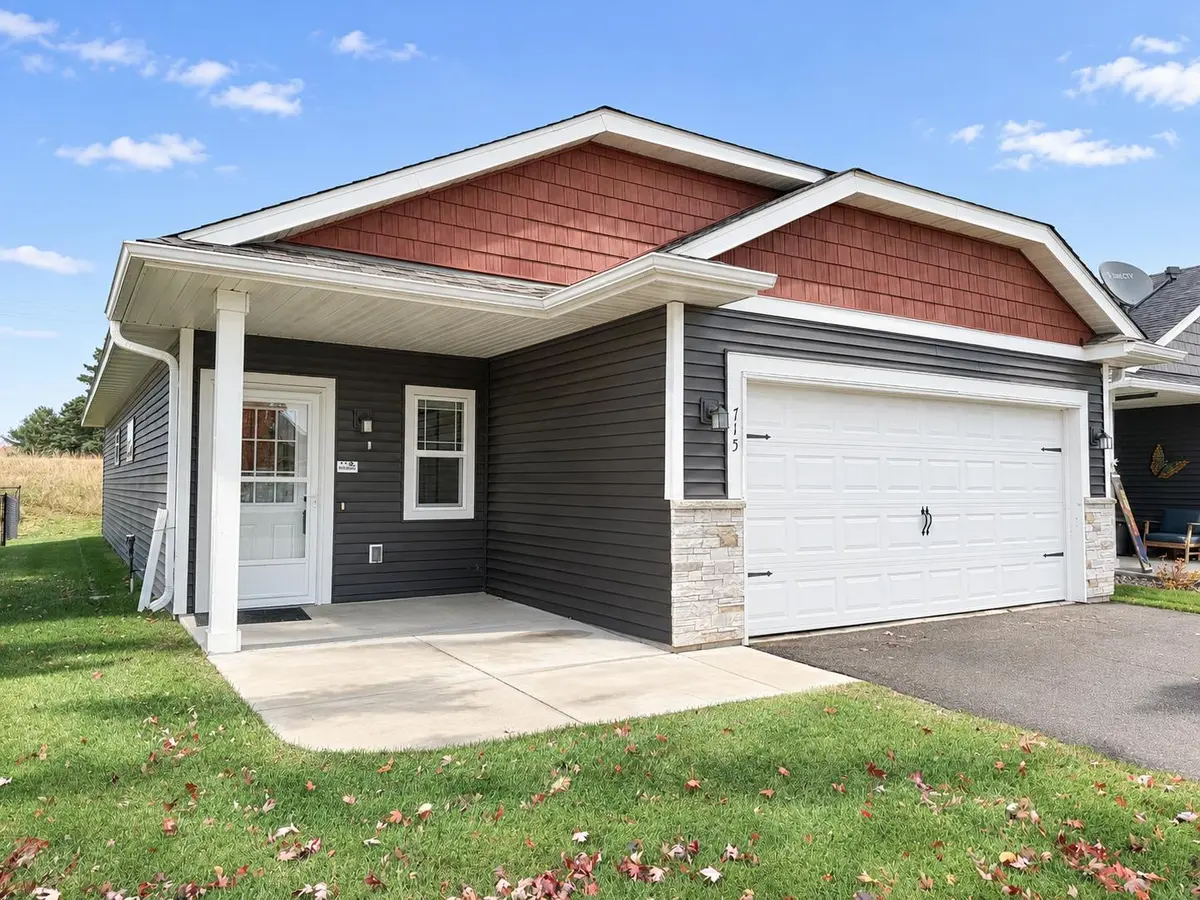 715 Cherrywood LN NE, Isanti, MN 55040